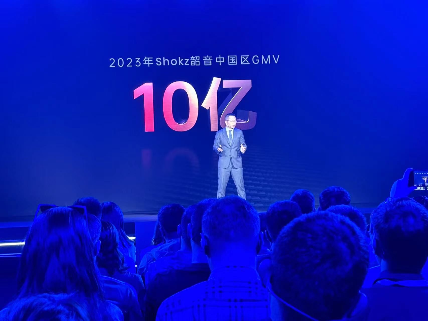 电子行业周报：消费电子持续复苏，半导体成长动能切换