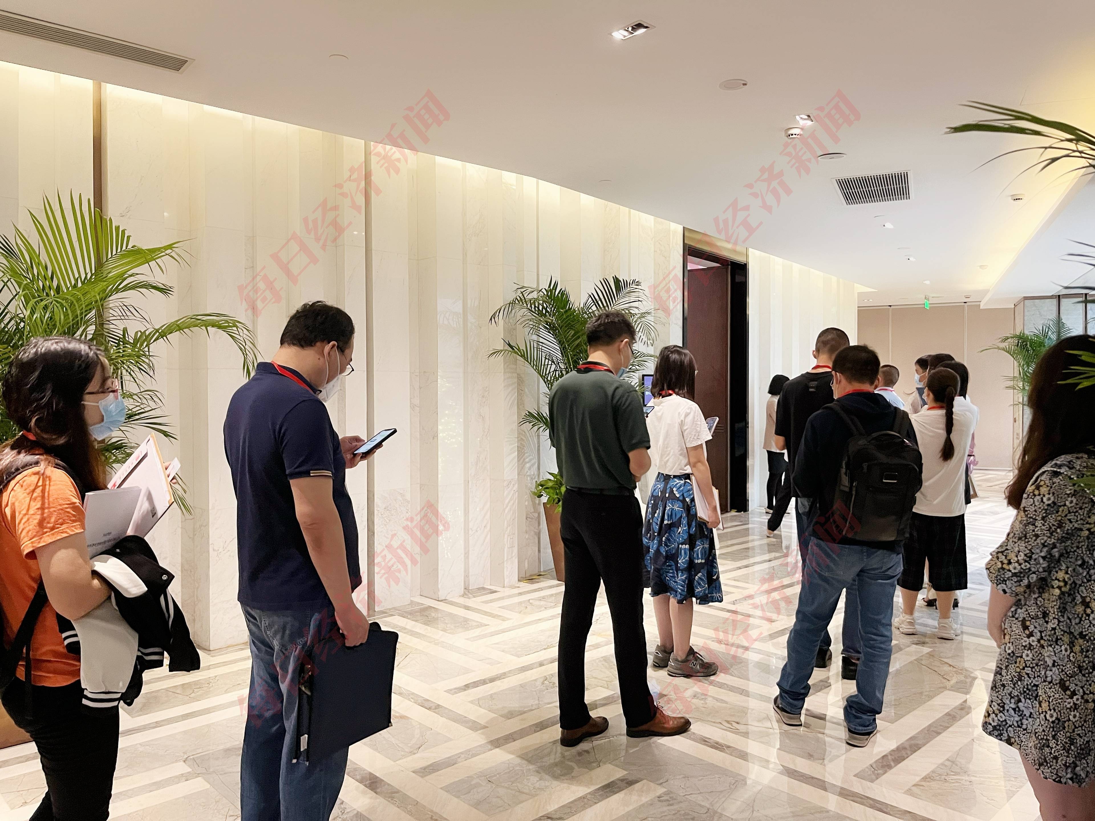 每经记者直击第五批医用耗材国采现场：23家企业中选，人工耳蜗企业代表称报价逼近成本线