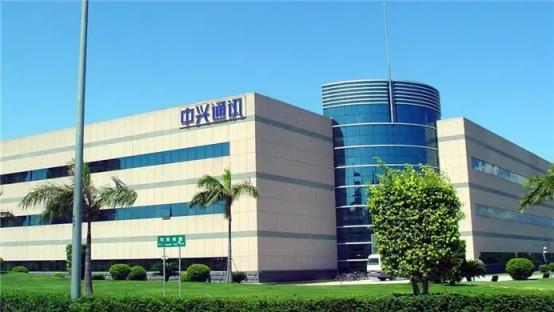 中兴通讯：在大模型及应用方面，公司采用“1+N+X”策略，“1”指采用自研与生态合作并举的基础大模型（星云基础大模型）