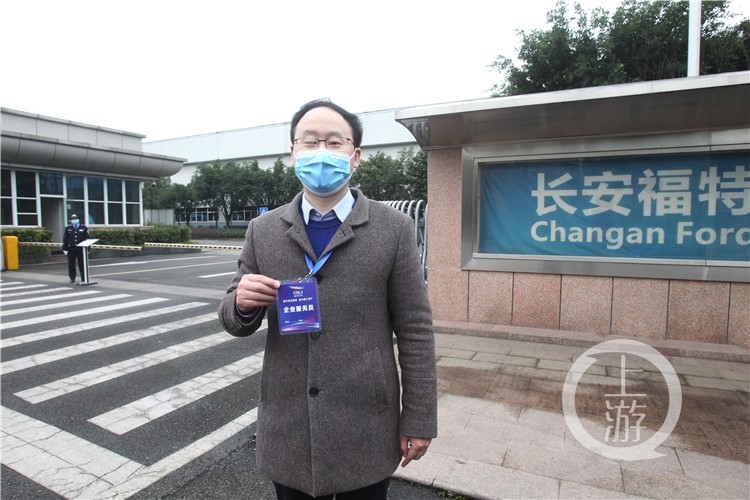 分批进、量体温、隔位坐……节后开工首日银行网点“全副武装”