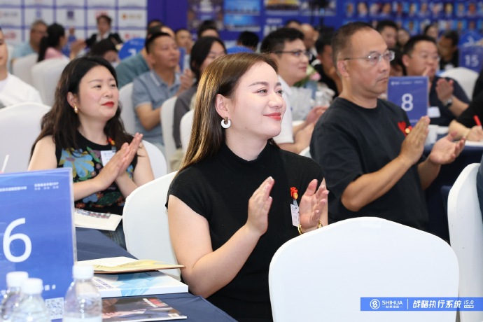 世华科技：基于公司长期战略发展规划，本次拟通过定增方式为光学显示薄膜材料扩产项目筹集资金