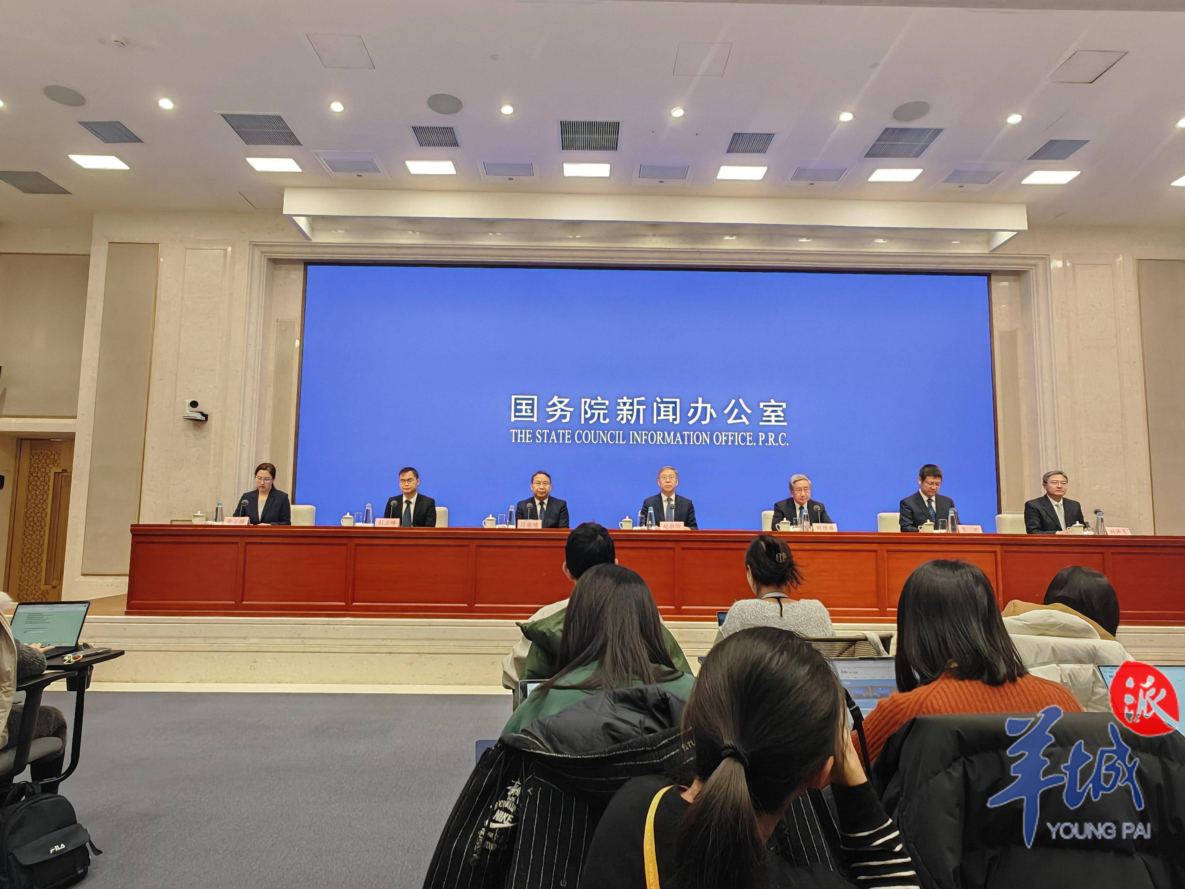 每年至少新增几千亿元！大力推动中长期资金入市，力争大型国有保险公司从今年起每年新增保费的30%用于投资A股