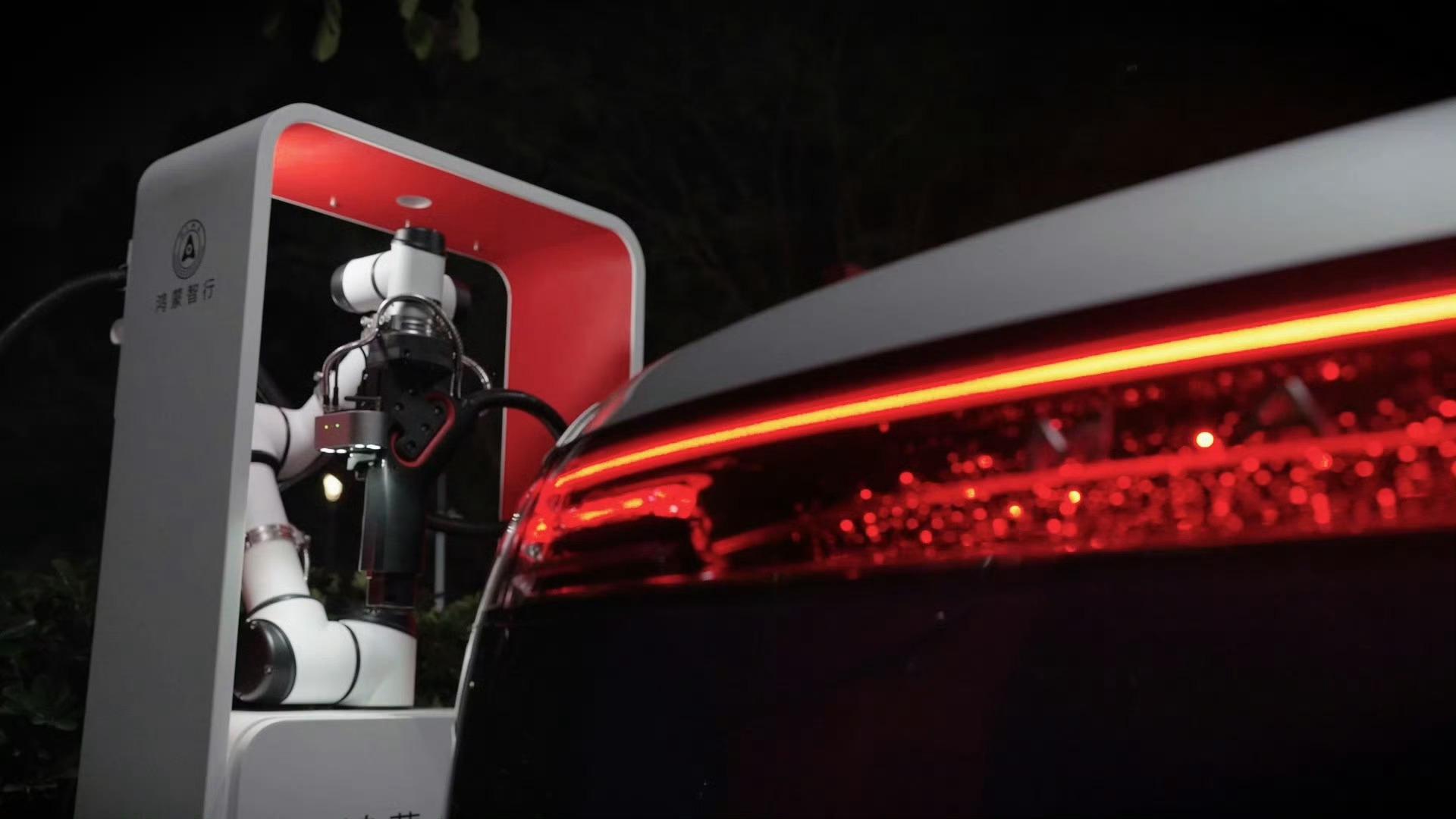 汽车行业定期报告：比亚迪汉L、唐L正式发布，尊界S800全球首发融合感知充电机器人