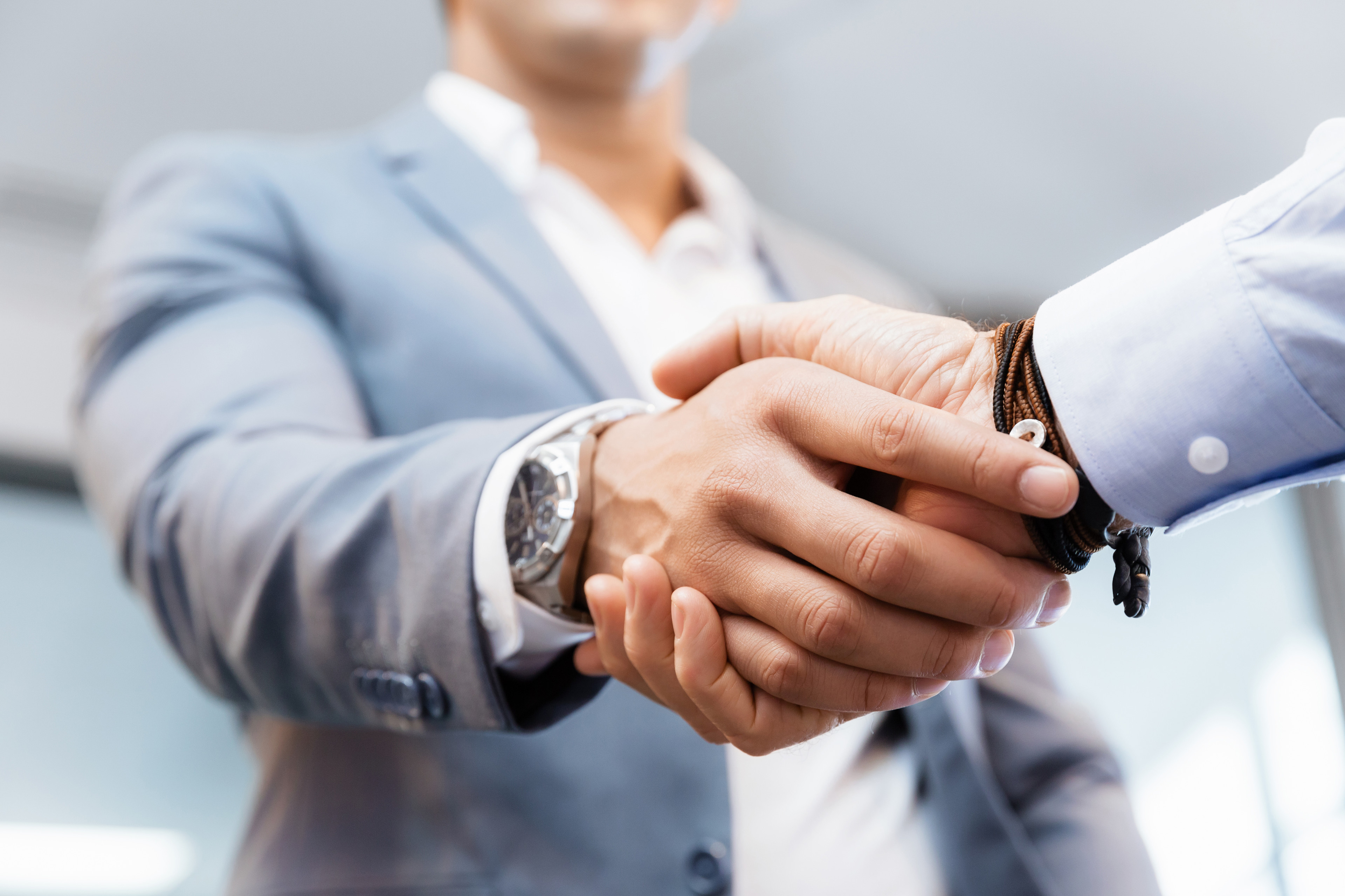 联创光电：公司拟回购不超过214.29万股公司股份