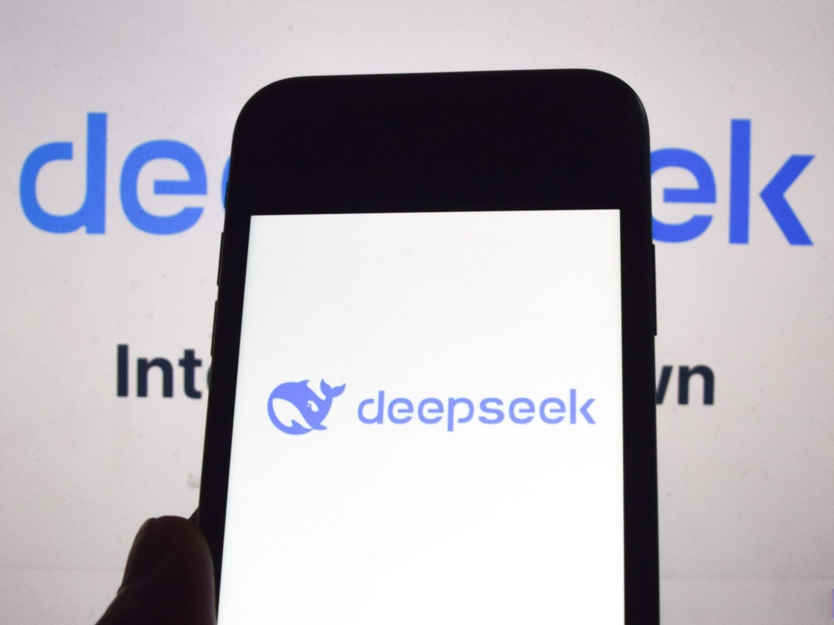 云天励飞：公司的推理芯片和加速卡已完成DeepSeekR1系列模型等适配