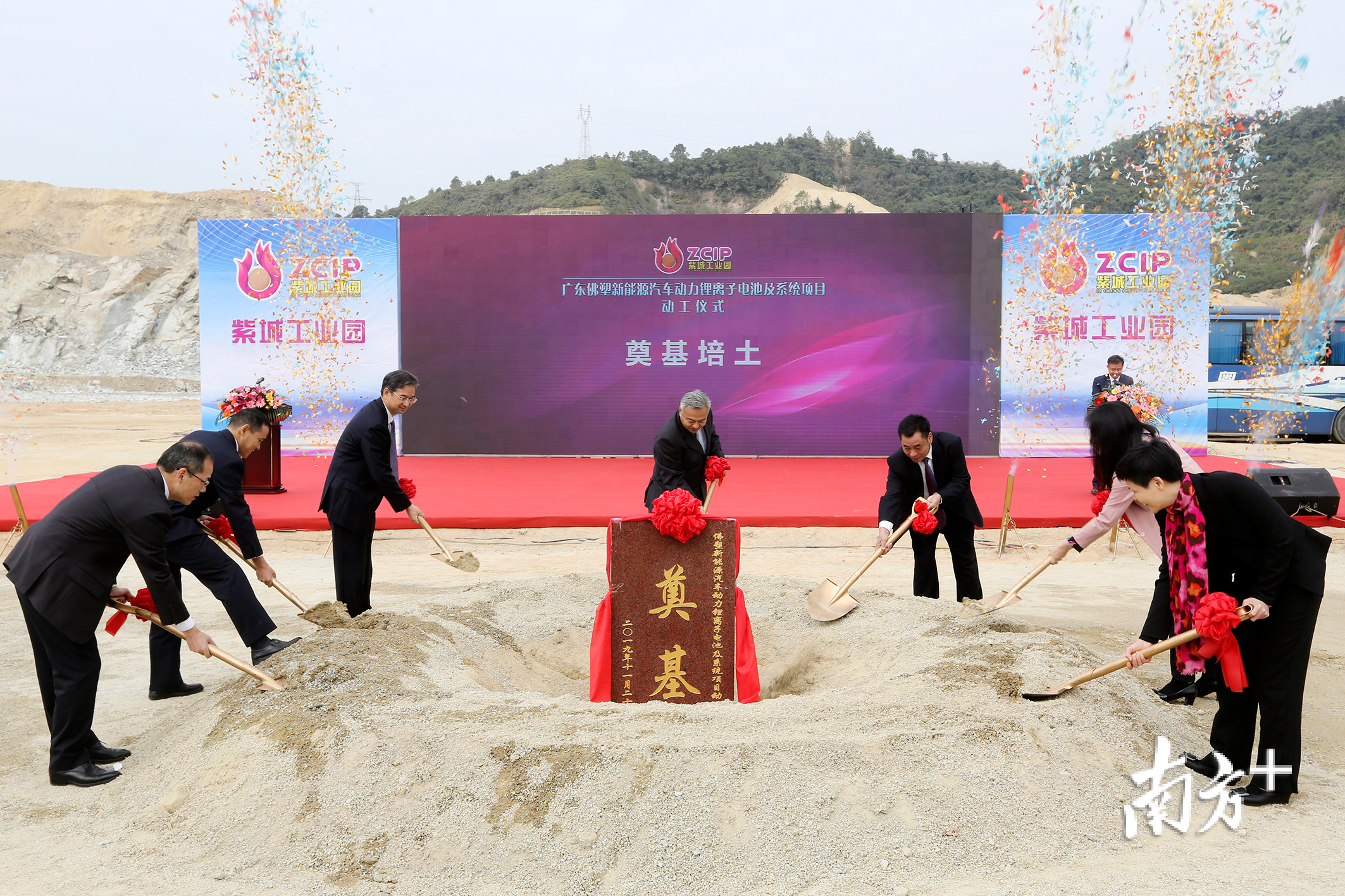 赛恩斯：公司与吉林紫金合作生产的铼酸铵项目设计产能约2吨/年