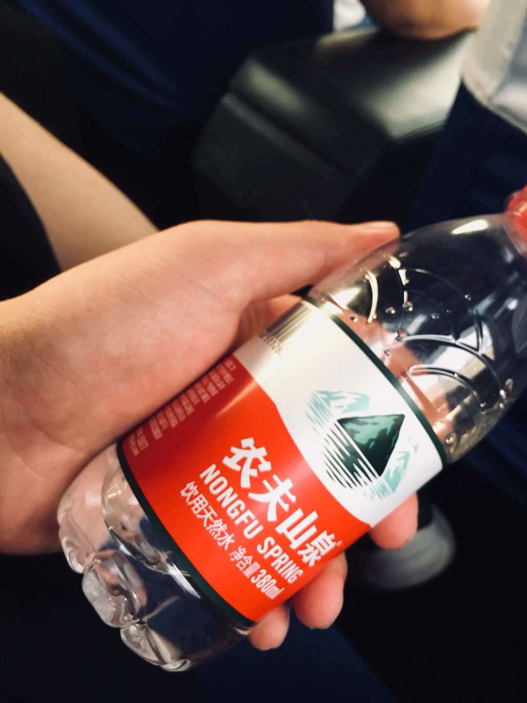 问小巴AI热评：快手、农夫山泉、华润饮料、招商银行