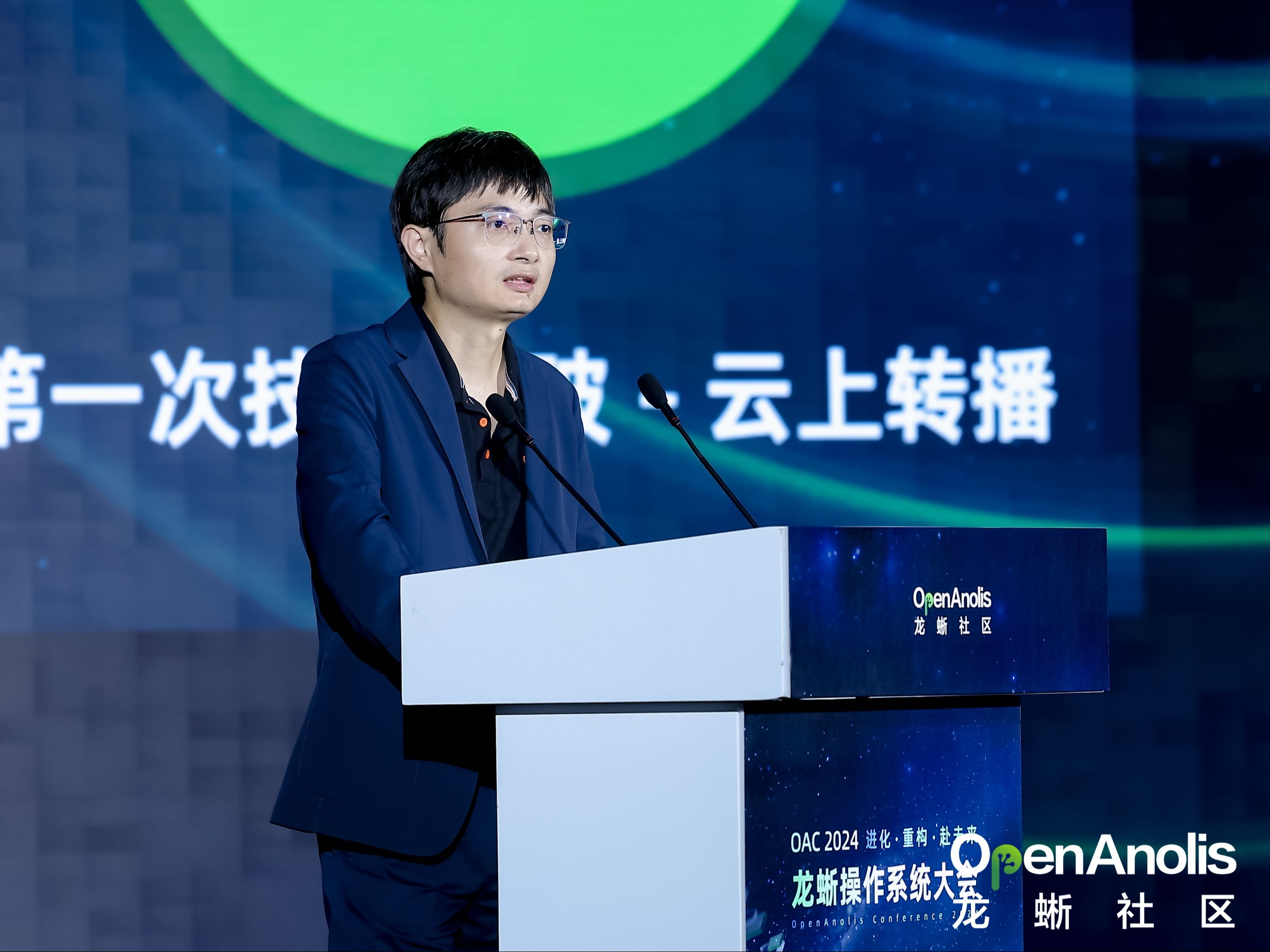 龙软科技：公司会根据整体发展战略和经营情况审慎考虑并研究引进战略投资者的可能性