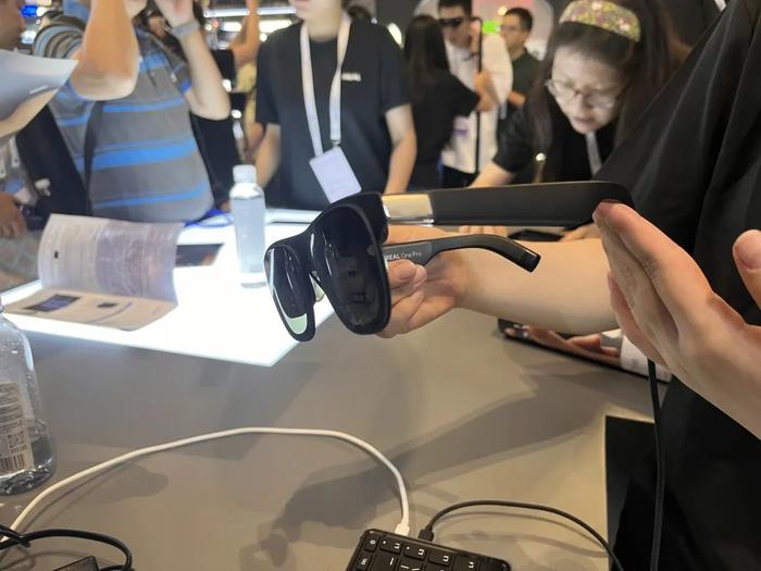 消费电子：阿里AI眼镜亮相WAIC，华为�N腾384超节点服务器突破算力瓶颈