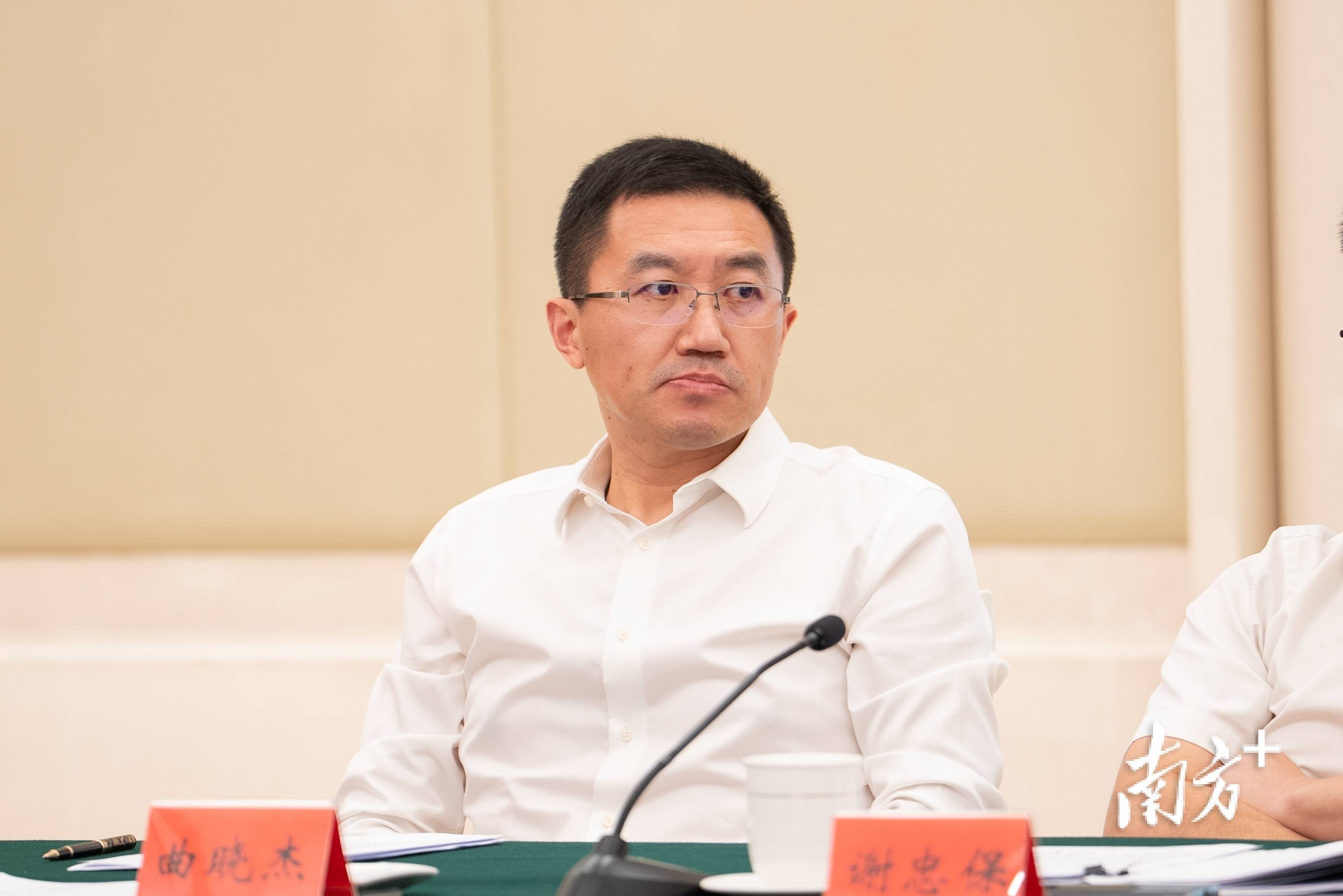 机械设备行业跟踪报告：6月工业机器人产量同比延续高增长，服务机器人产量同比增速再提升