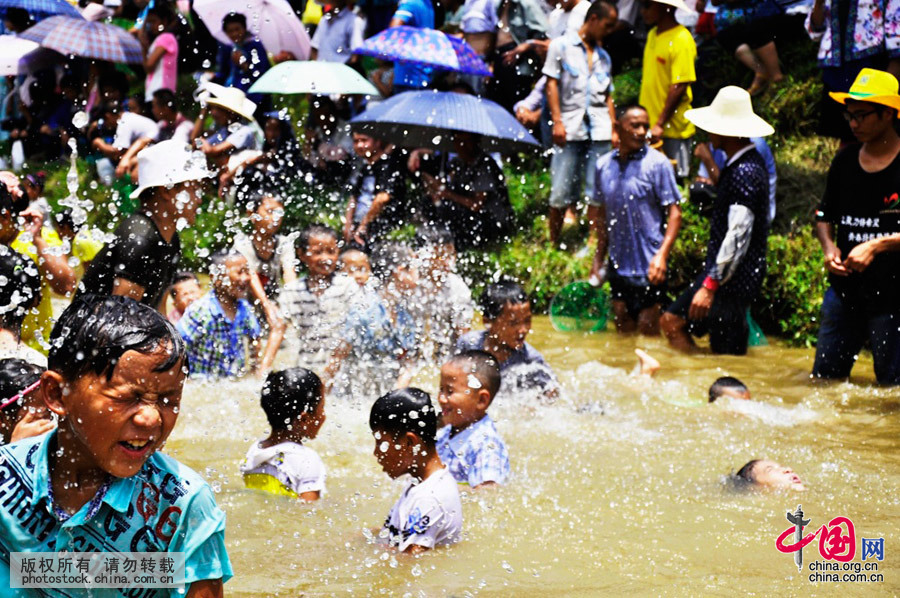 山金国际：通化县果松镇南岔村岩金矿普查探矿权已按年度探矿投资计划按时开展物、化探等相关工作，以寻求尽快取得找矿突破