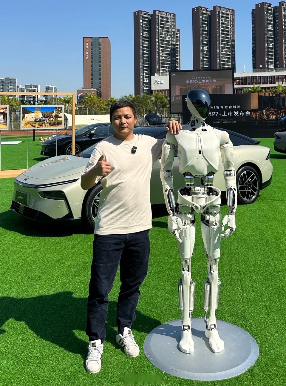 具身智能行业研究:特斯拉通过马斯克薪酬方案,小鹏人形机器人Iron发布