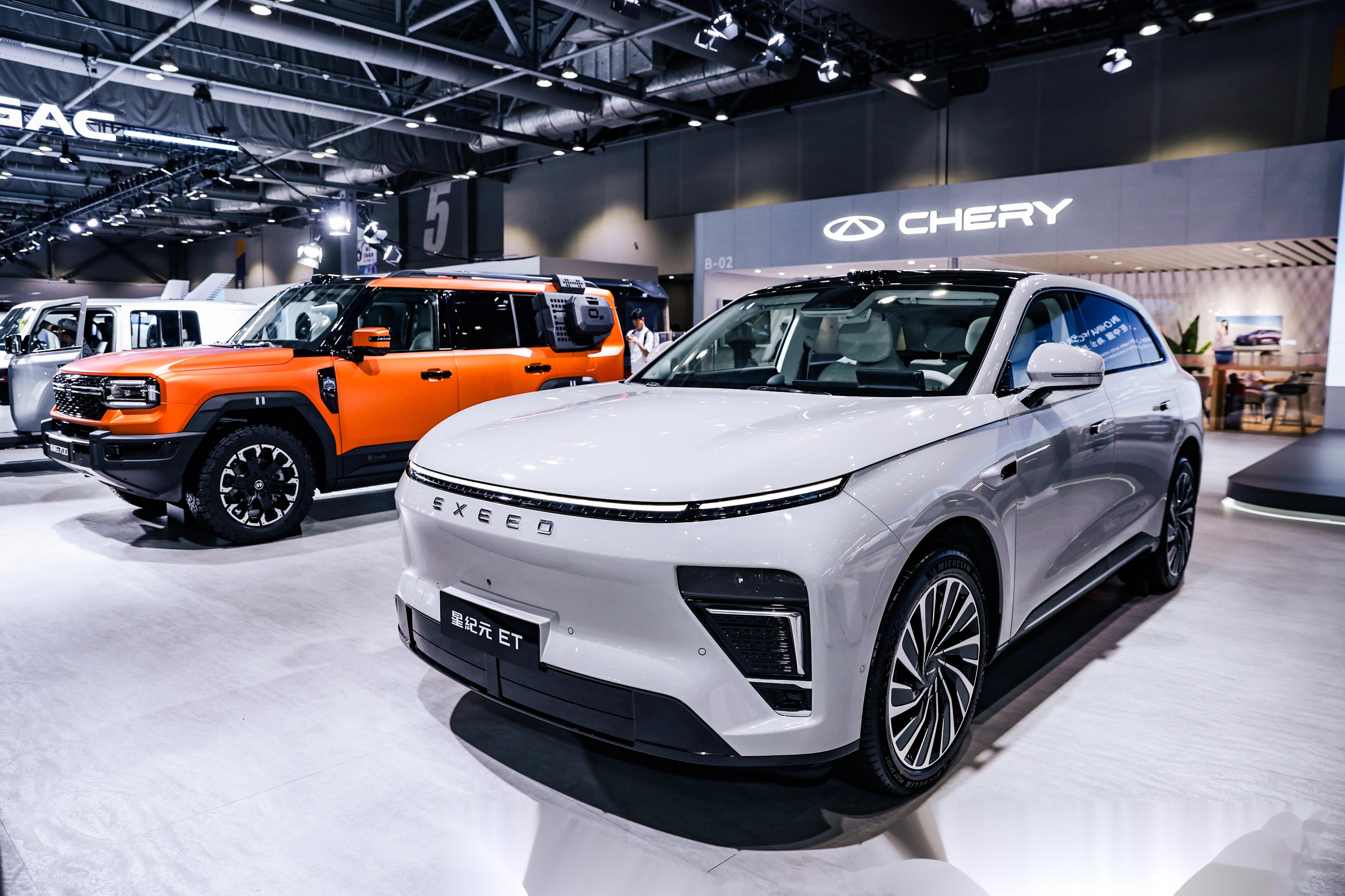 吉利、北京人工智能产投基金入股人形机器人公司星动纪元