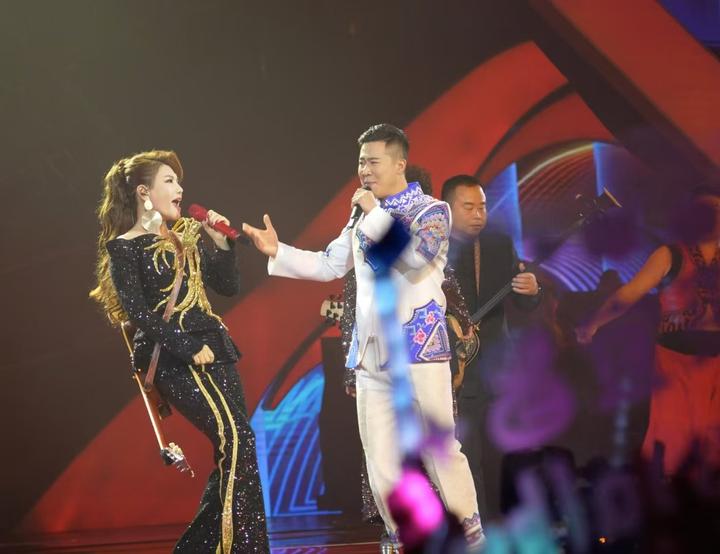 智慧重塑豪华 问界携手第二届中国音乐文学盛典共谱艺术华章