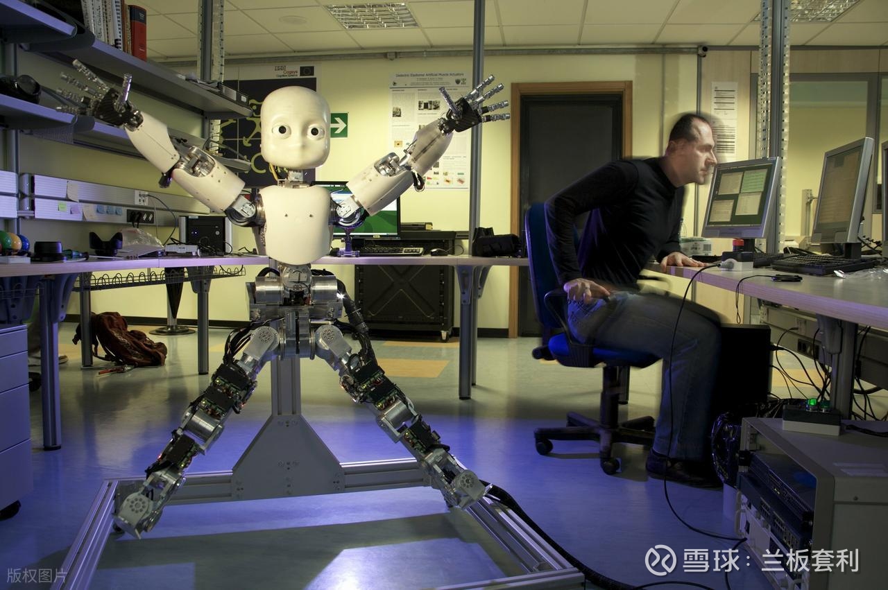 机械设备：银河通用融资破局技术领跑，人形机器人规模化落地