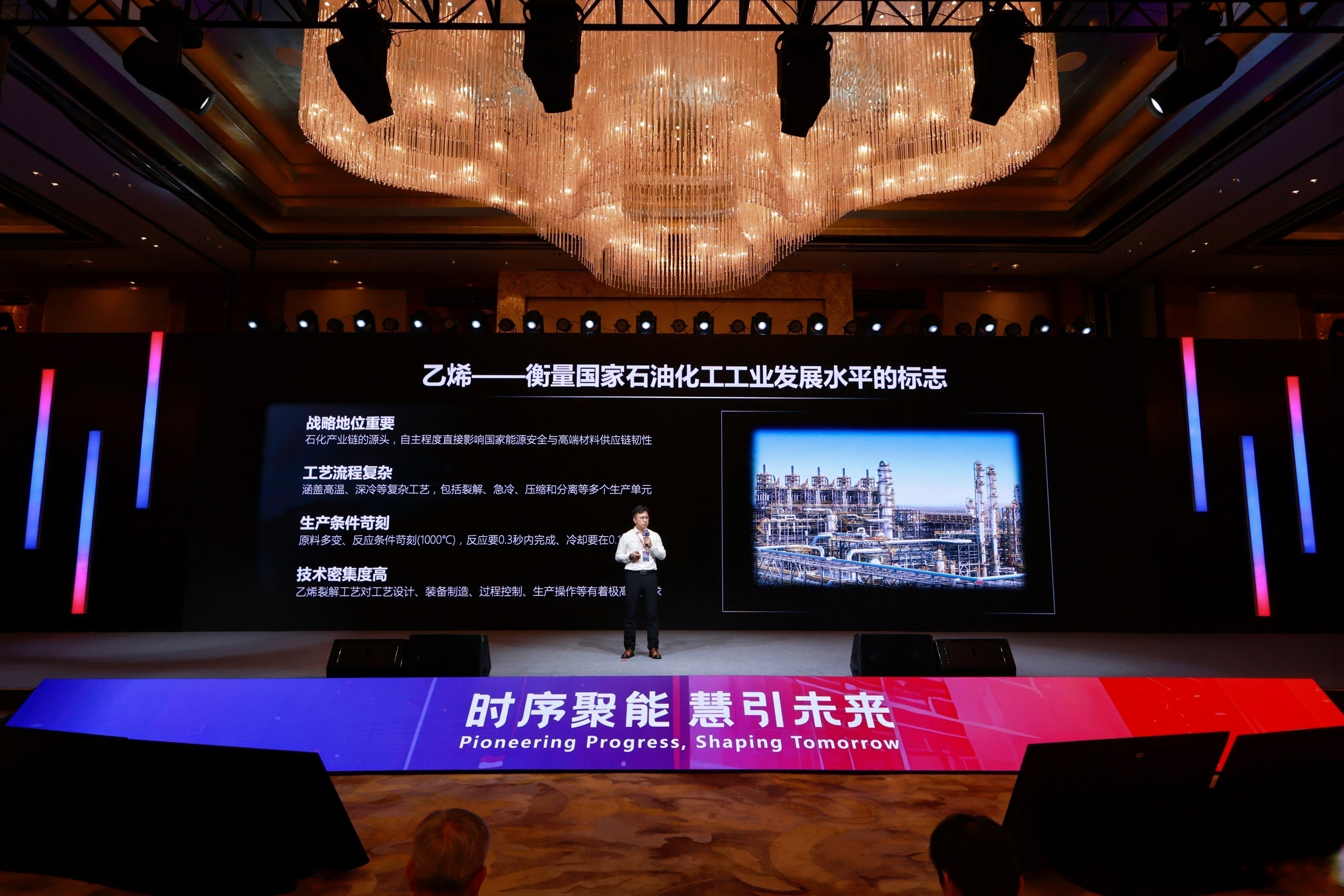 研发重砸超44亿，智谱冲刺“全球大模型第一股”