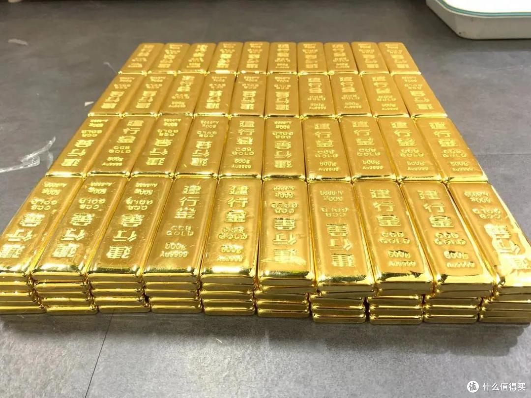 春节前中小银行存款利率涨跌不一；现货黄金重回5000美元上方 | 金融早参