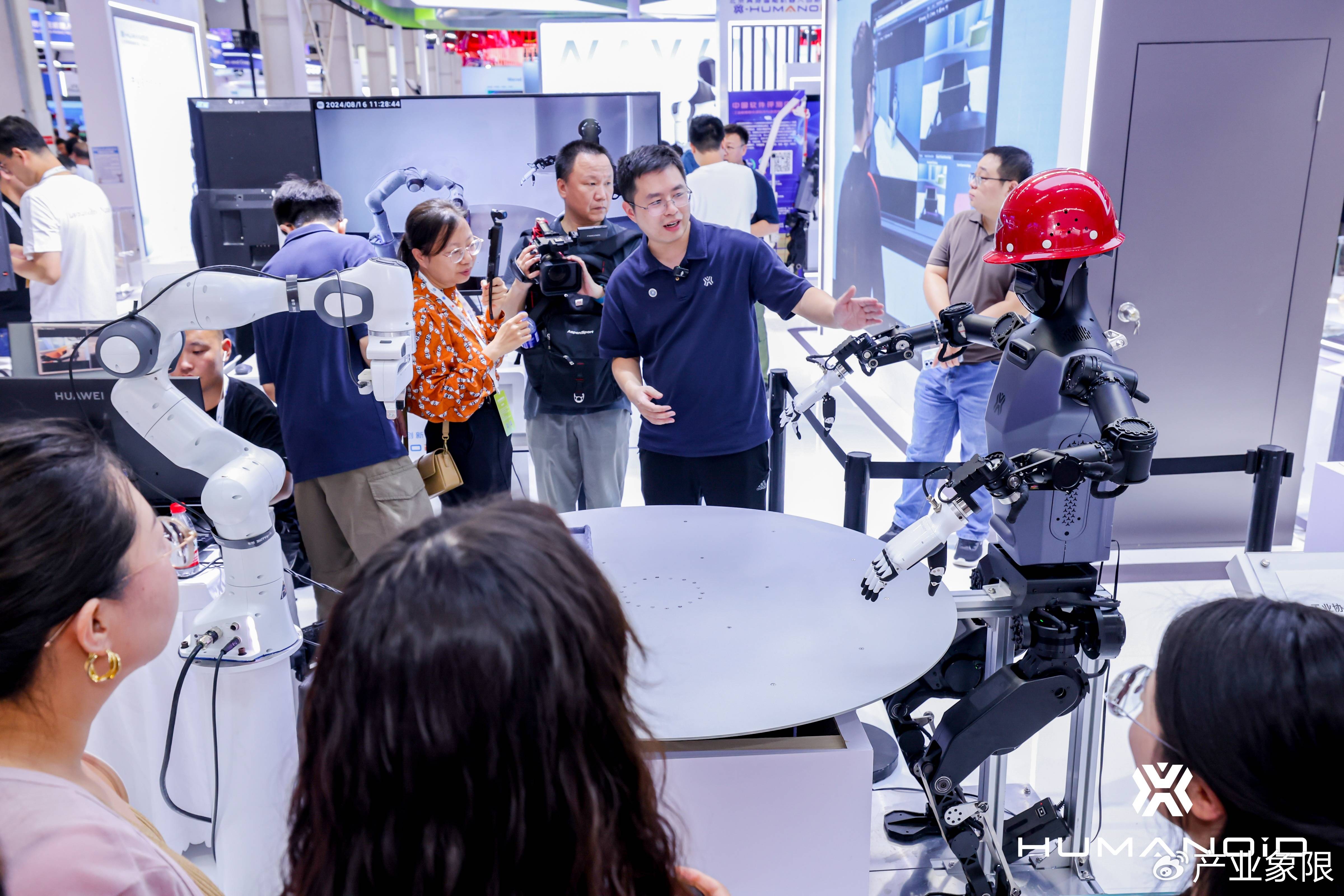 具身智能行业研究：特斯拉三代机器人发布在即，智元举办全球首个机器人晚会