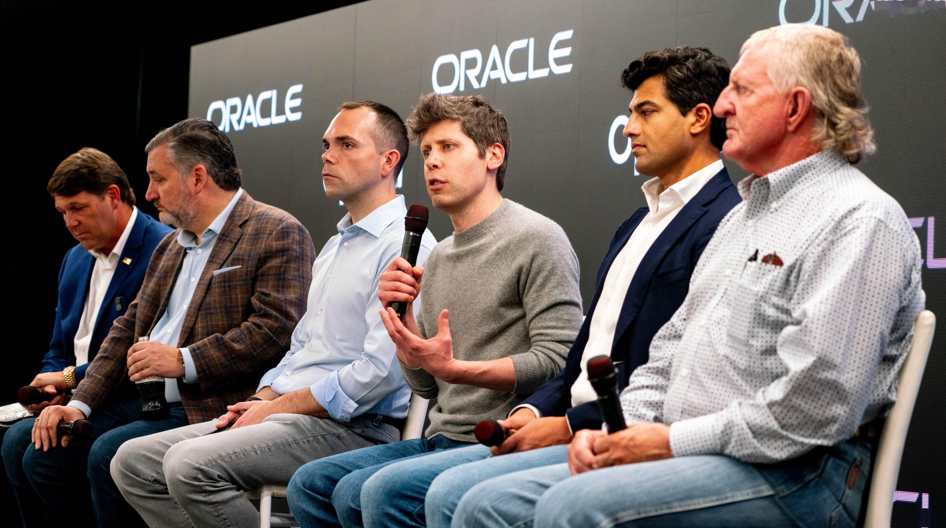 通信行业行业点评报告：英伟达引领AI基建时代，LPU拓展推理边界